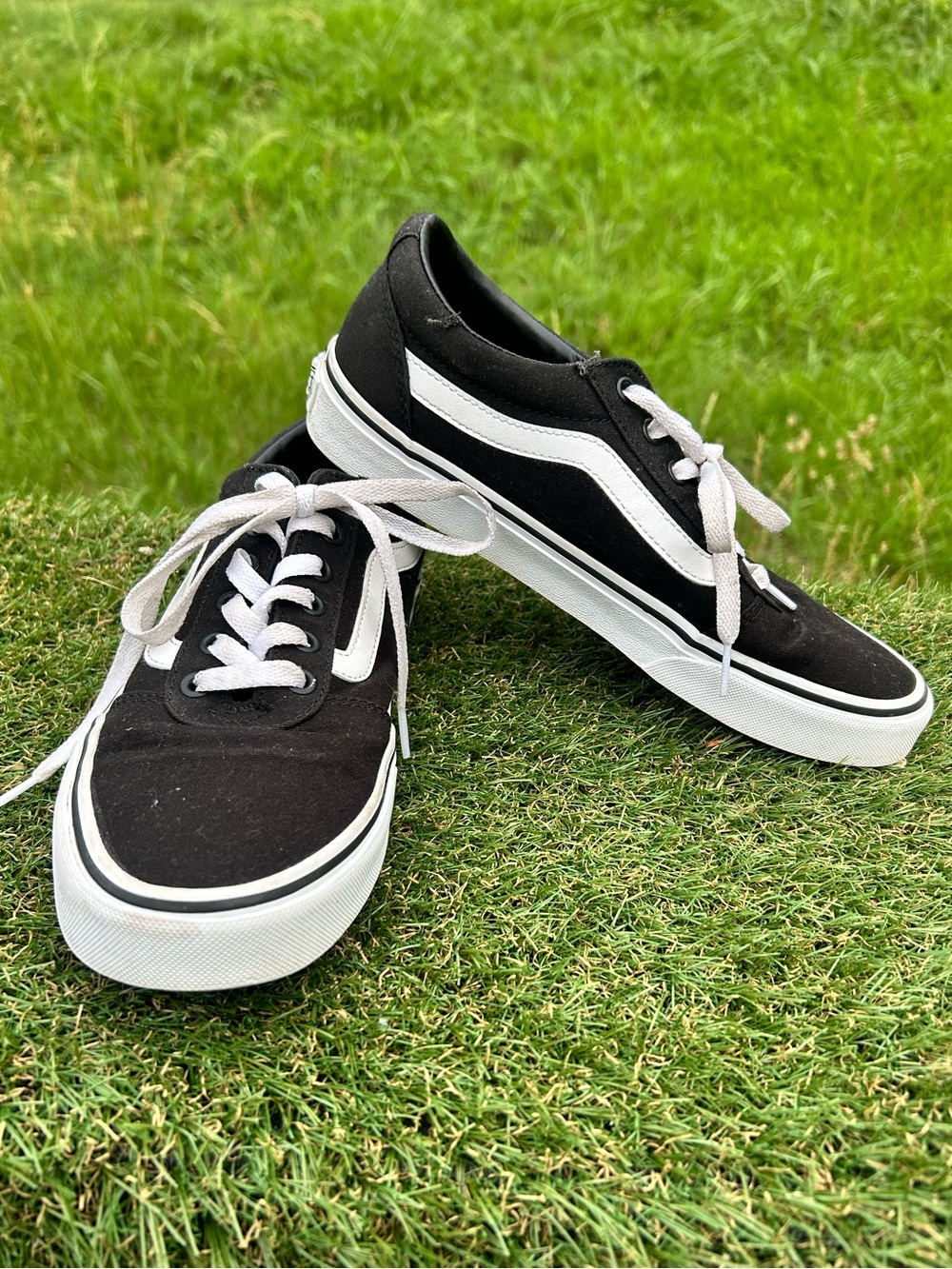 Vans (Women’s 9.5) Off the Wall Old Skool Ward Low Black Skateboard Sneakers